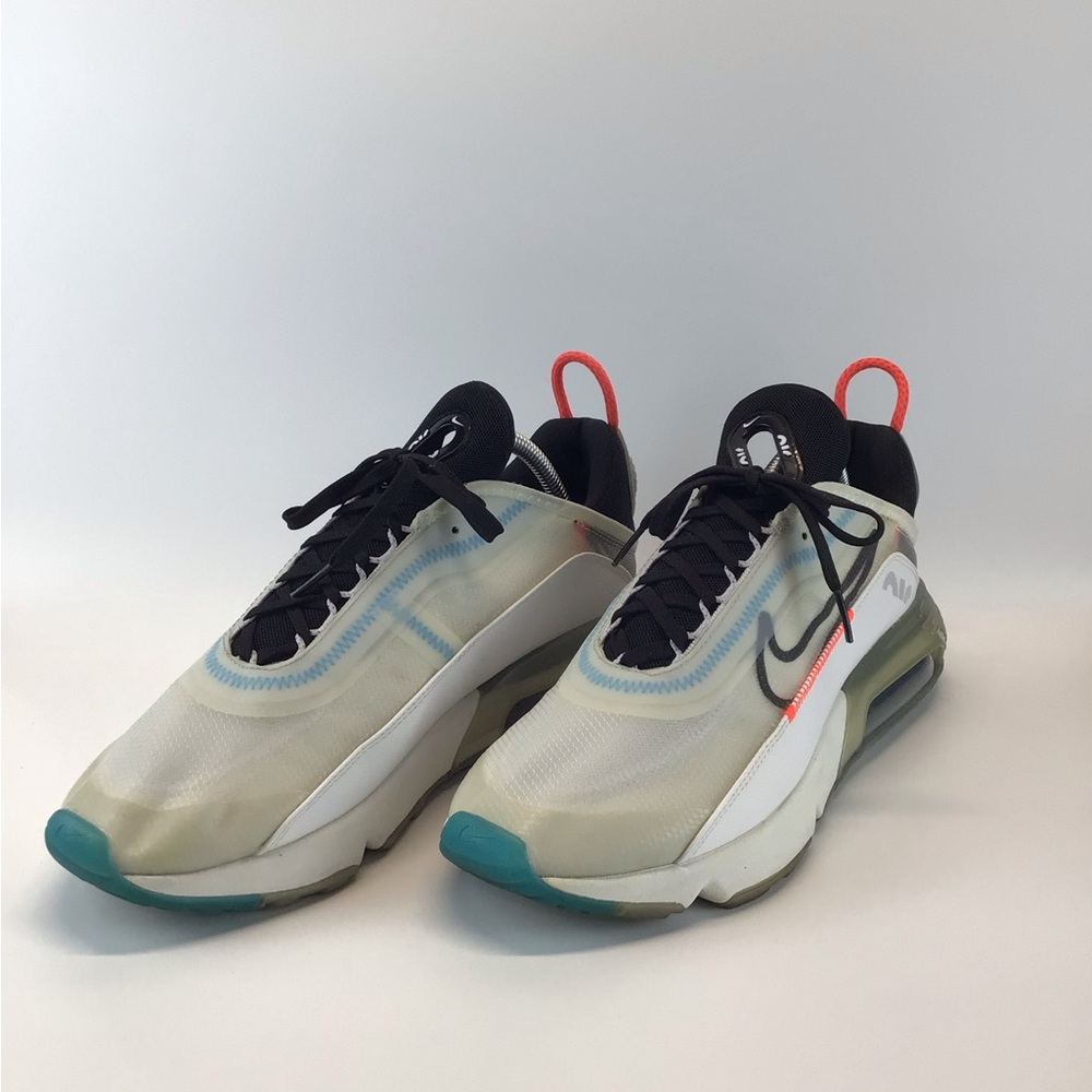 Nike Air Max with Teal and Black Highlights Men’s Size 10
